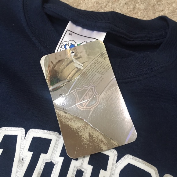 LAST CALL NWT Canucks hockey NHL T shirt - size Lg - Picture 4 of 5